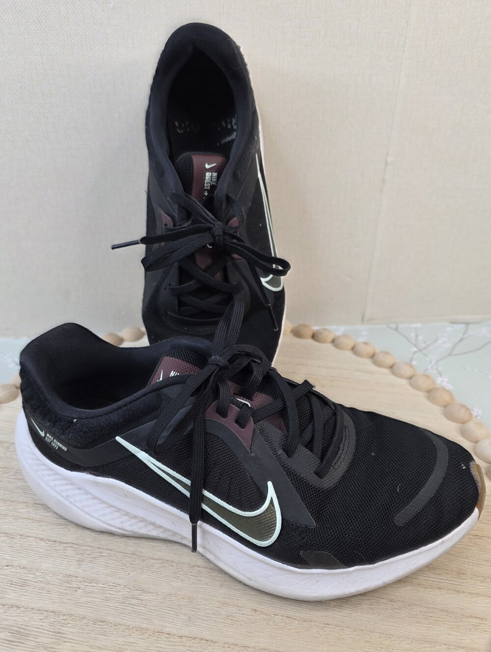 Nike Quest Running Shoes Women's 8.5 Black with White Sole